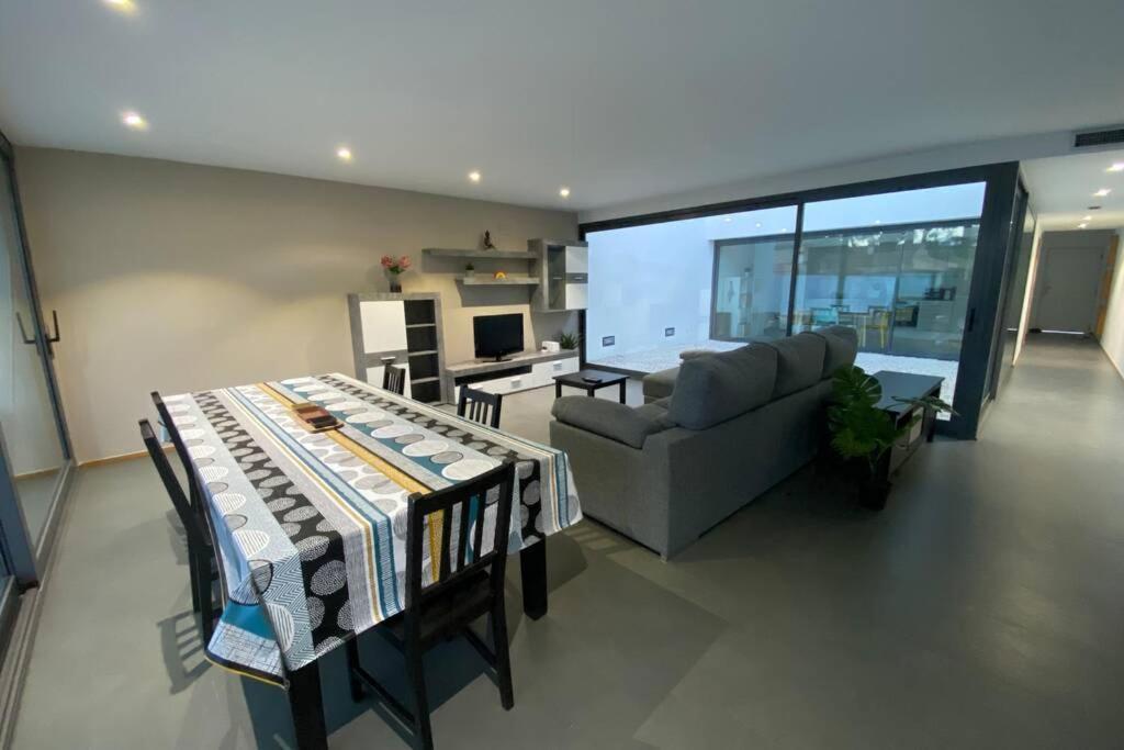 Modern With Private Pool/ 400m To The Villa