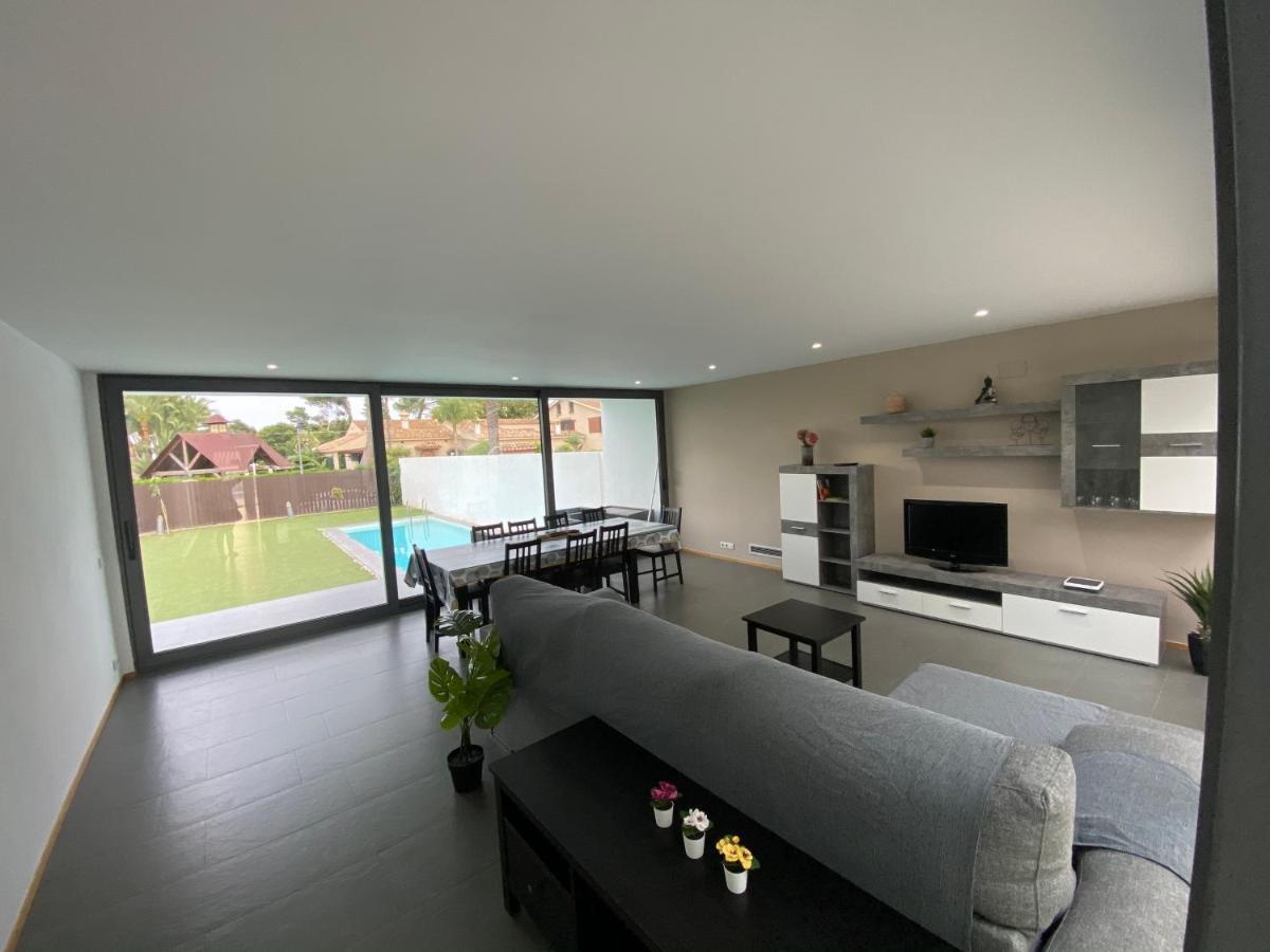 Modern With Private Pool/ 400m To The